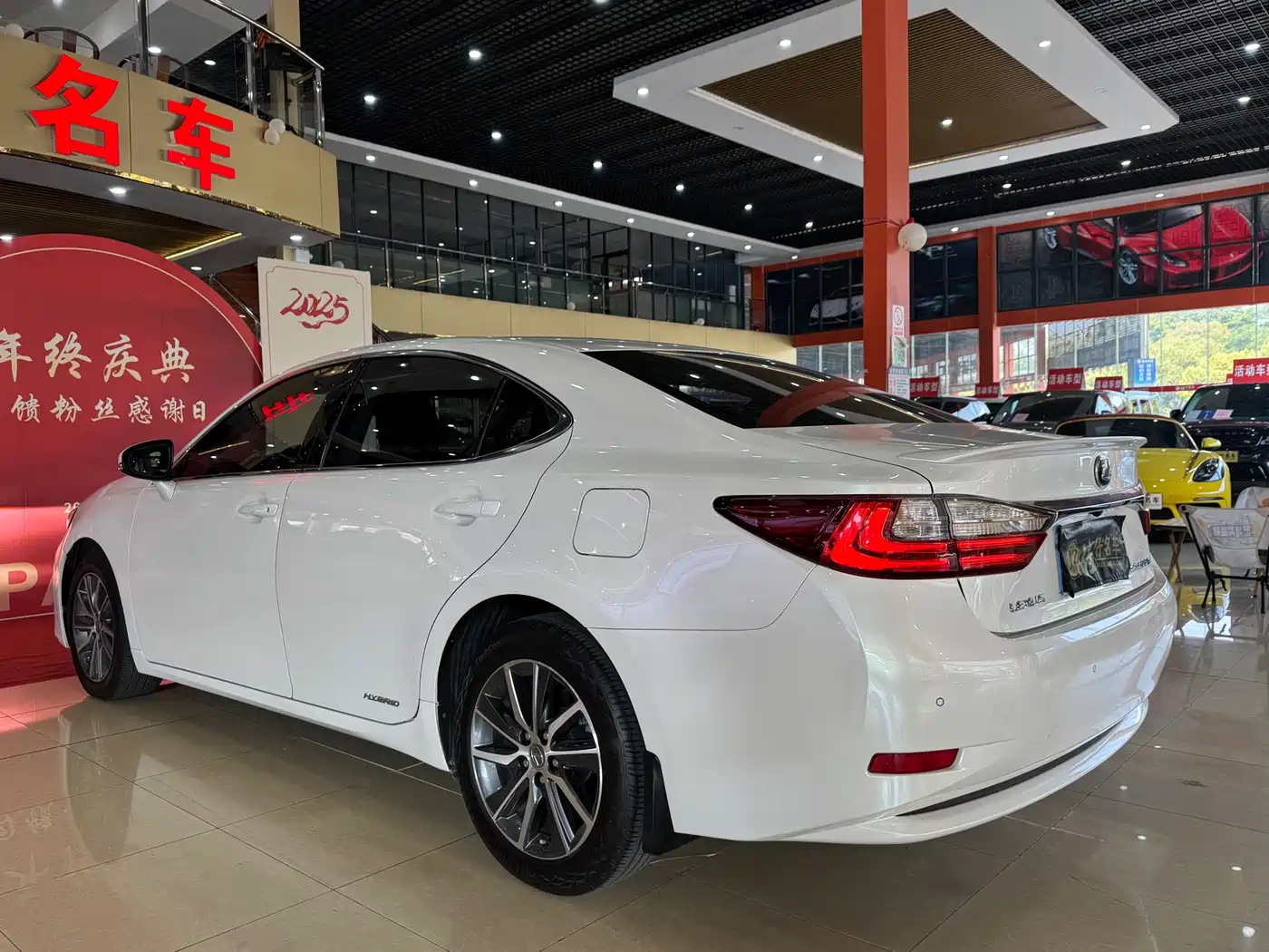 Фото 4 - Lexus ES