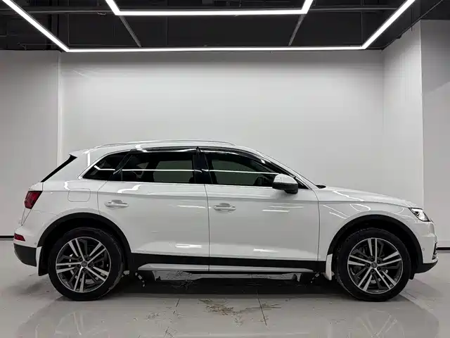 Audi Q5L 2020 45 TFSI Premium Elegance — фото 3