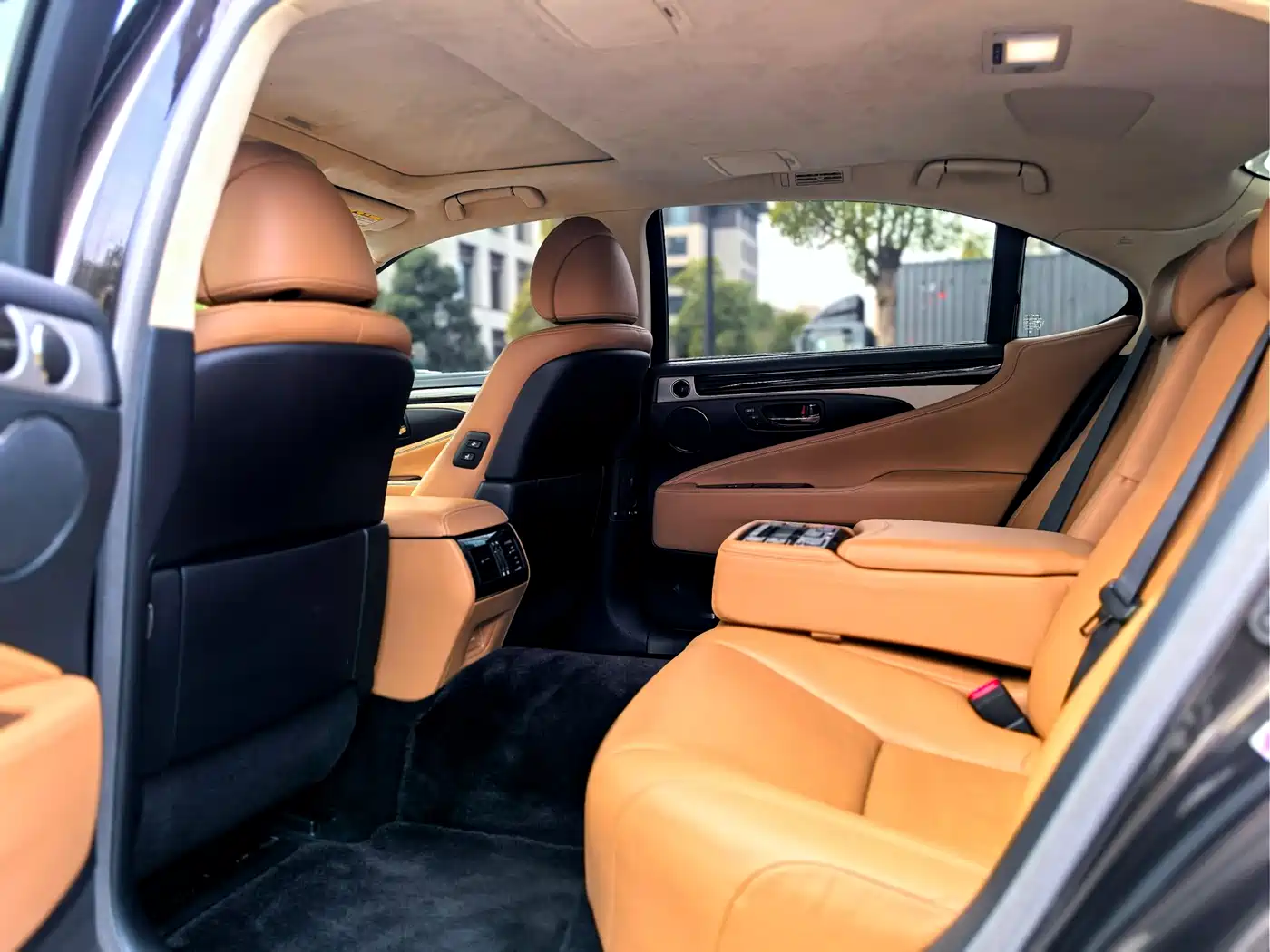 Lexus LS 2016 460L фото 6