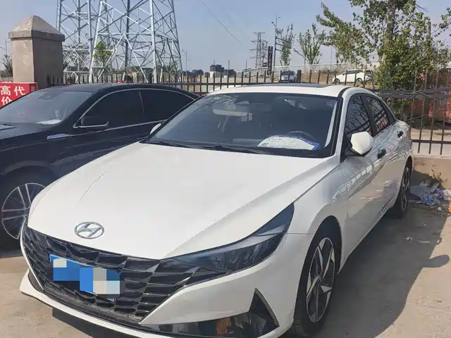 HYUNDAI ELANTRA