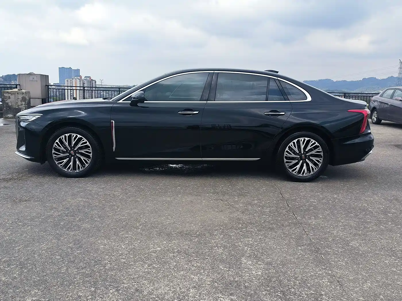 Hongqi H5 2024 2.0T Automatic Smart Connect Flag Smooth Edition фото 4