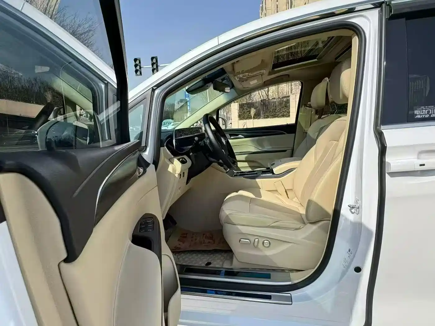 Buick GL8 2023 ES Landmaster Exclusive фото 4