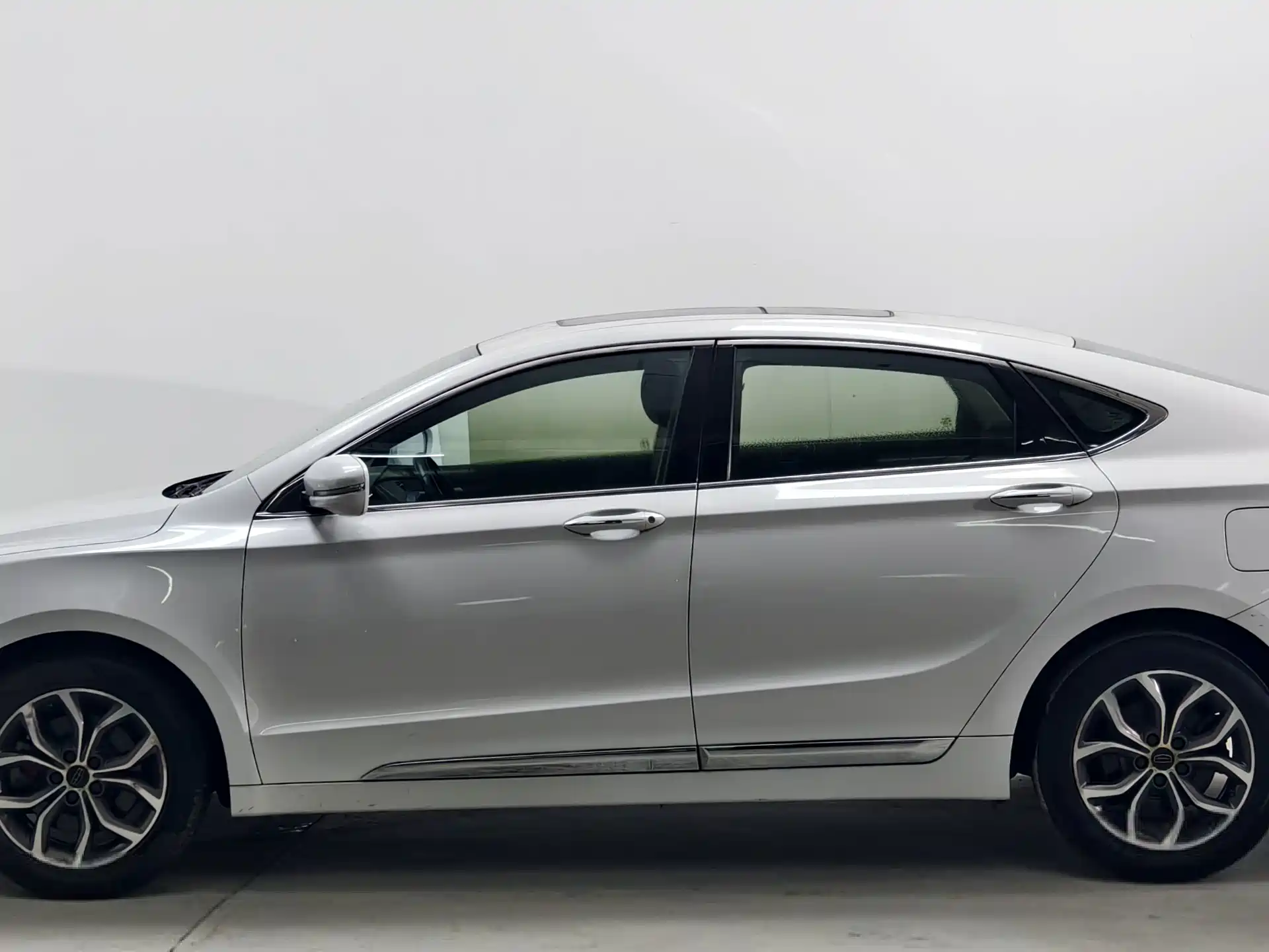 Фото 7 - Geely Borui