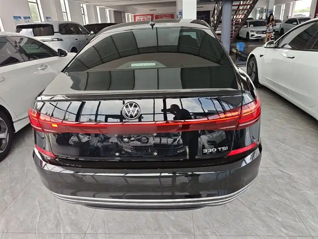 Volkswagen Passat 2023 330TSI Elite Edition фото 6