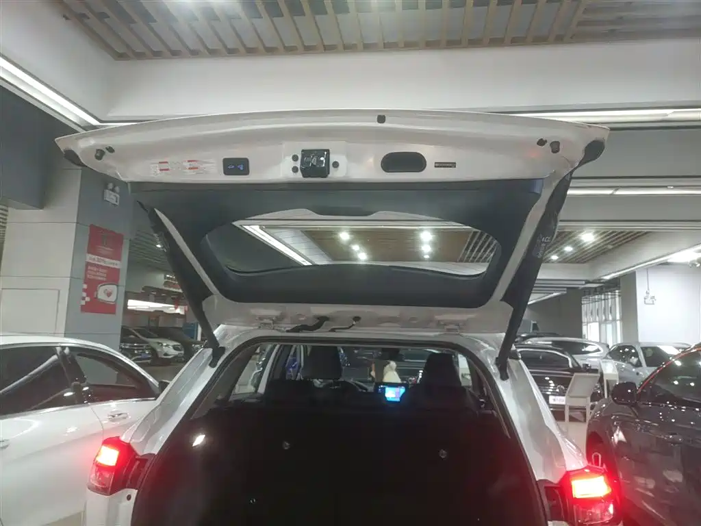 Toyota Frontlander 2022 2.0L CVT Luxury PLUS Edition фото 9