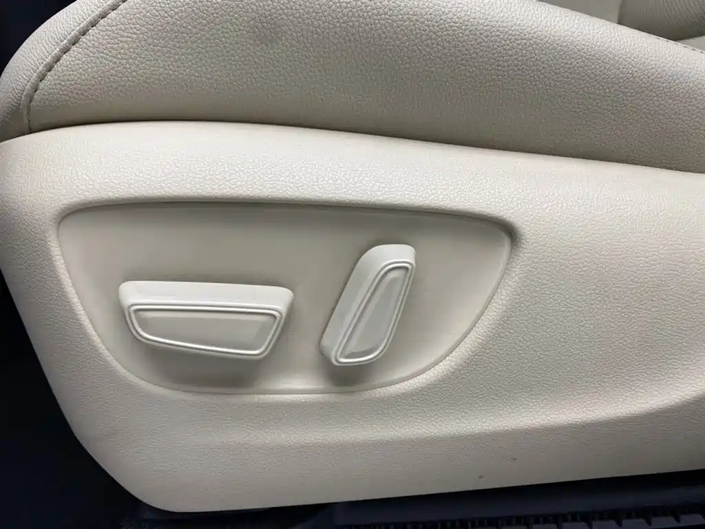 Toyota Sienna 2023 2.5L Hybrid Premium Edition фото 27