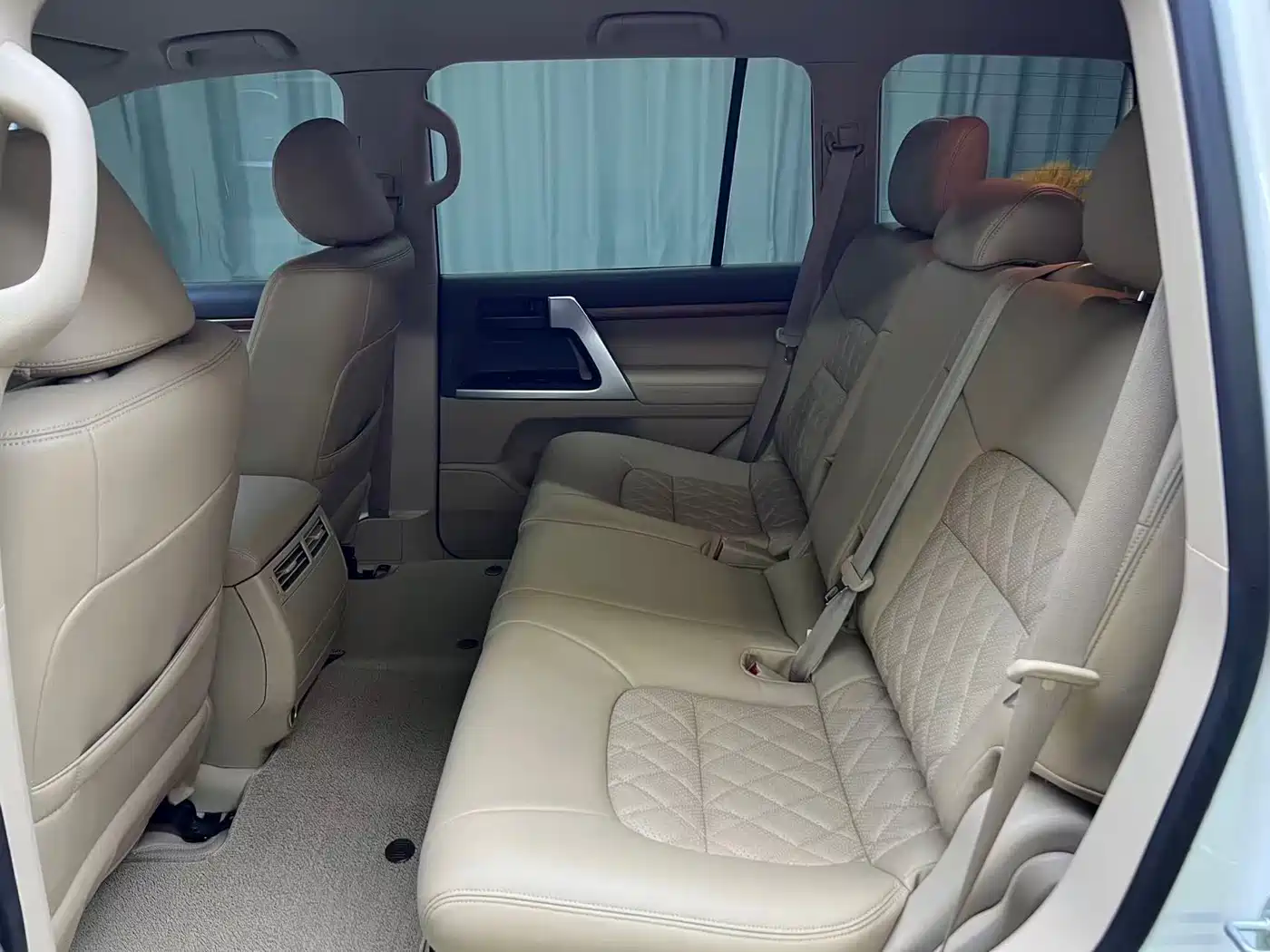 Toyota Land Cruiser (Import) 2015 4.0L V6 Middle East Low Configuration Edition фото 17