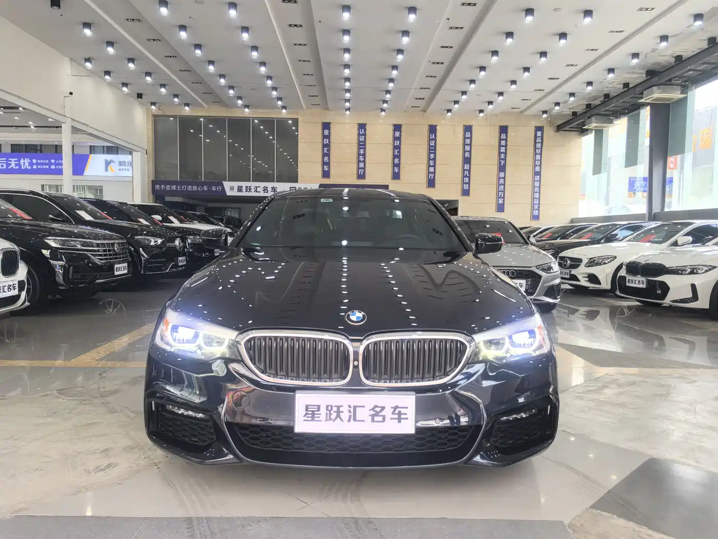 BMW 5 Series 2018 525Li M Sport Package фото 2