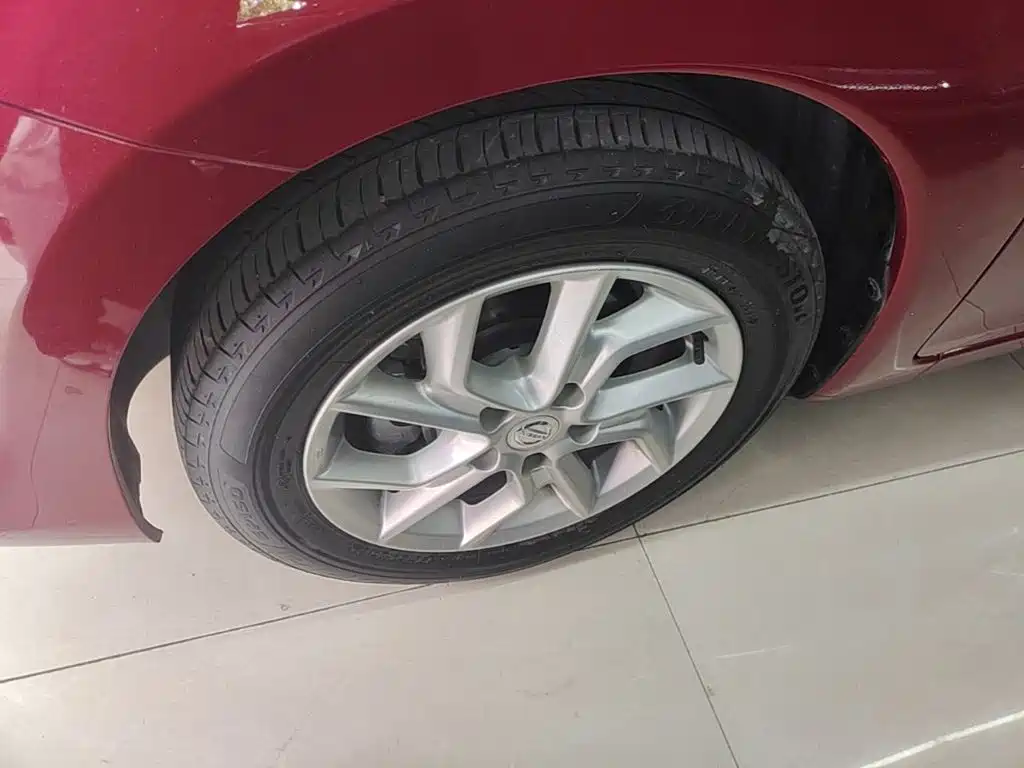 Фото 23 - Nissan Tiida