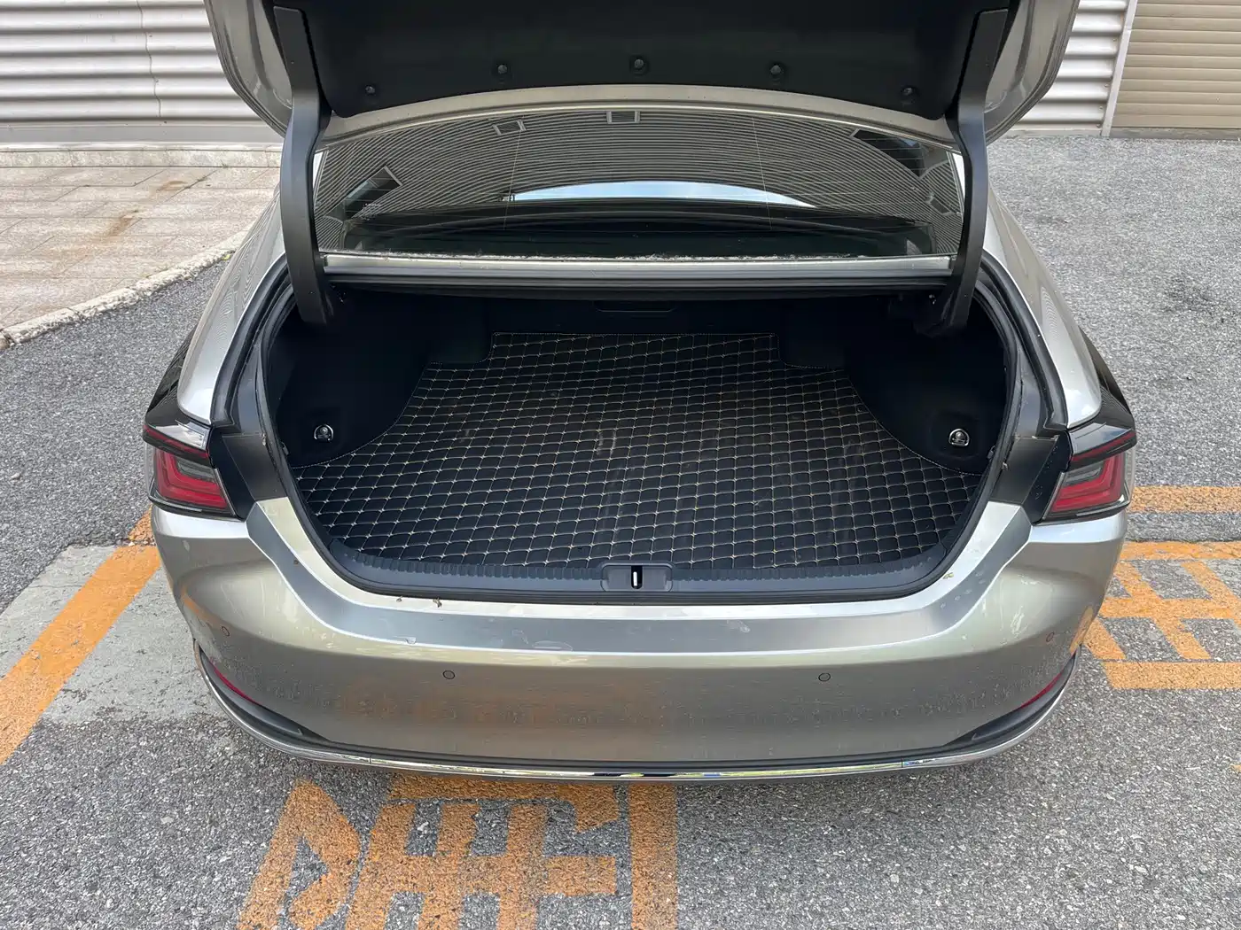 Lexus ES 2025 2025 300h Ultimate Edition