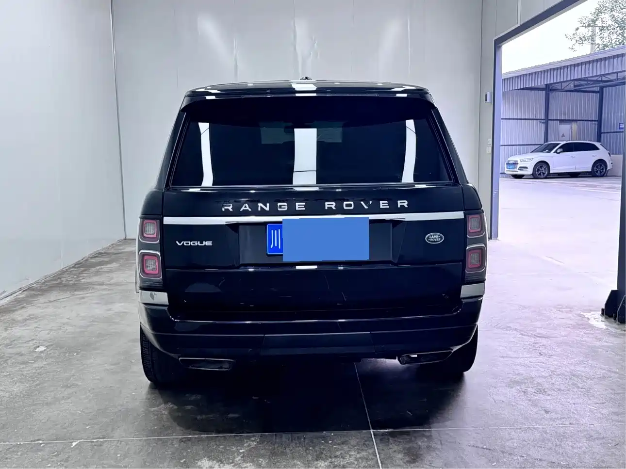 Photo 8 - Land Rover Range Rover