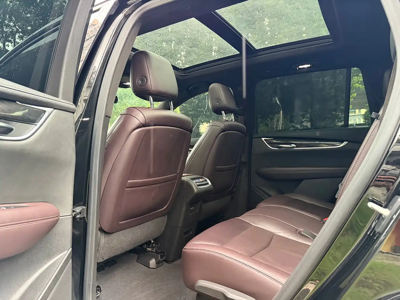 Photo 8 - Cadillac XT6
