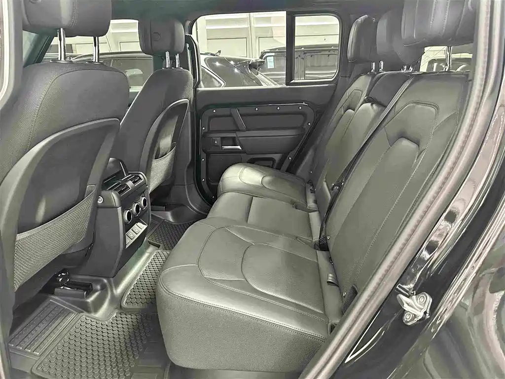 Land Rover Defender 2026 2025 110 3.0T P400 Dark Special Edition