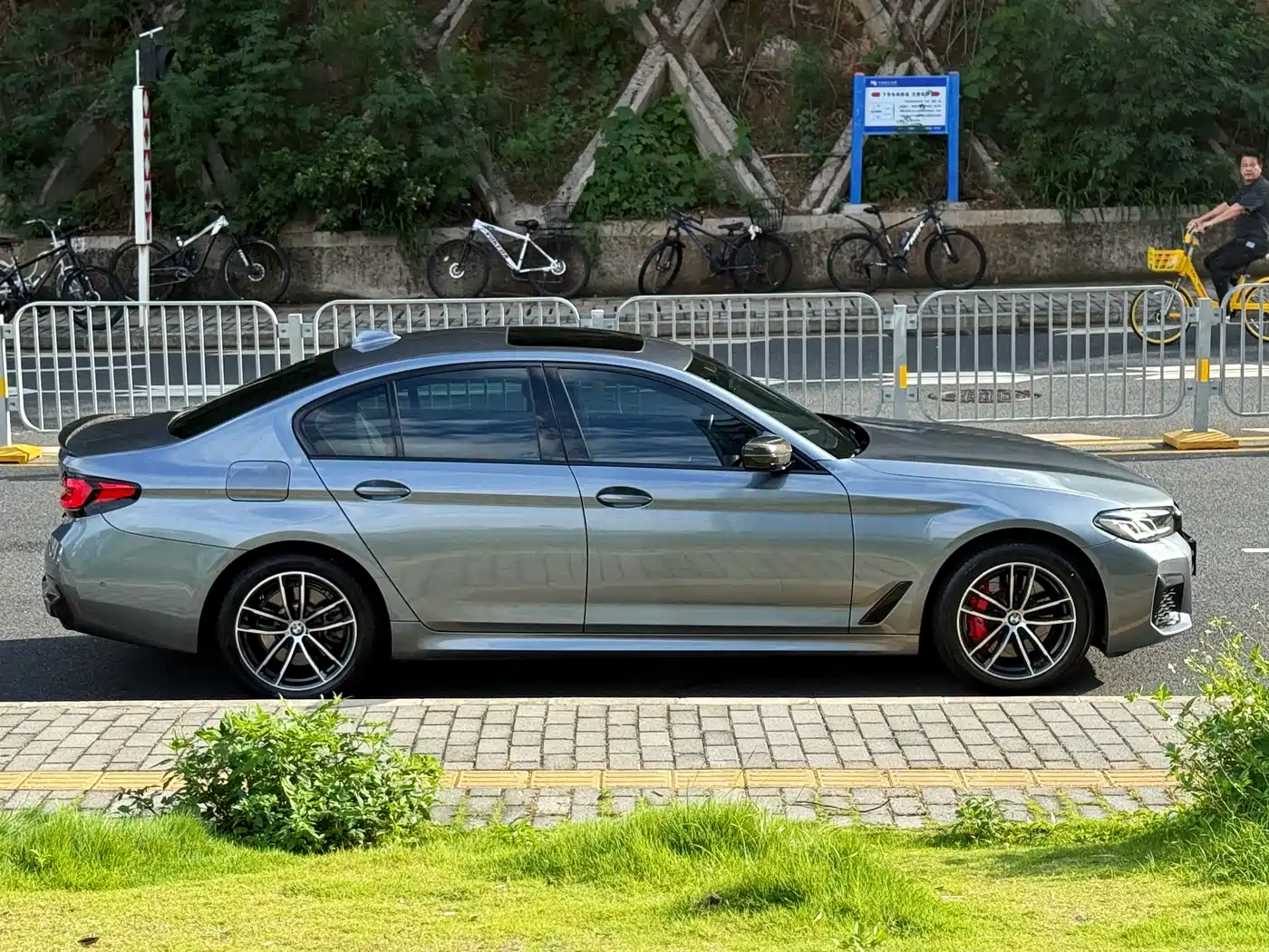 BMW 5 Series (Import) 2021 525i M Sport Package фото 4