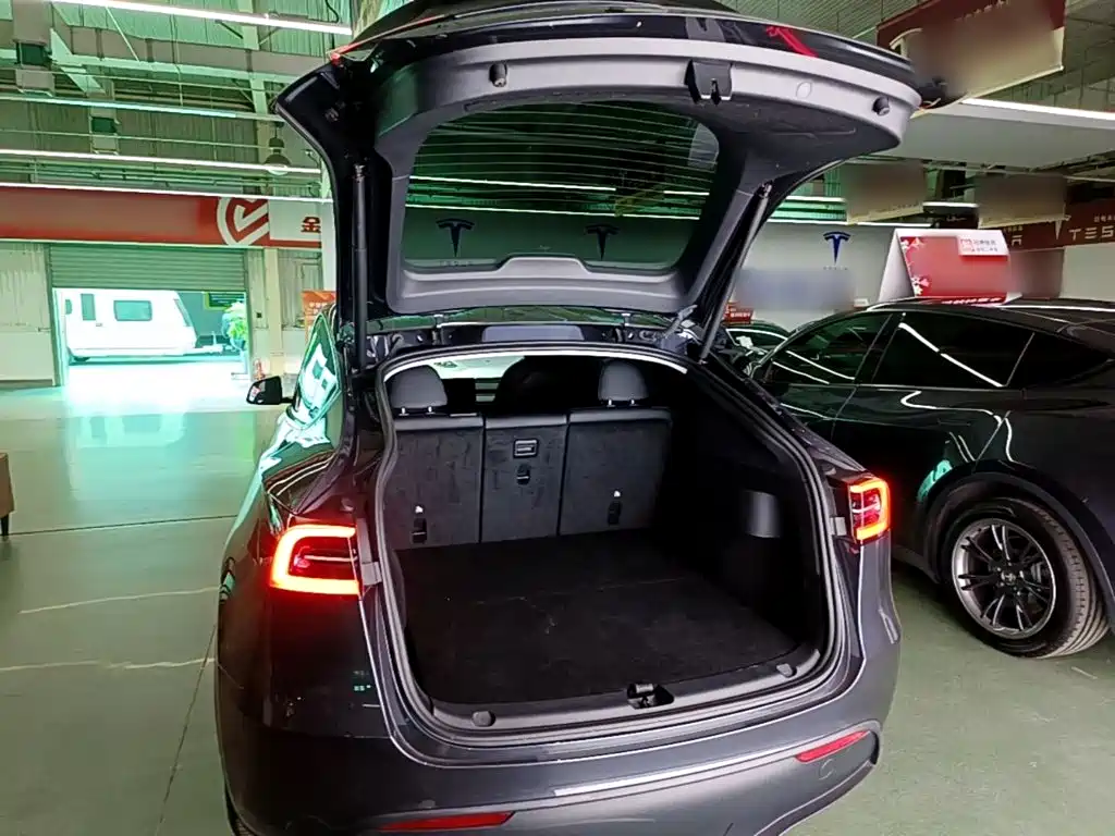 Фото 19 - Tesla Model Y