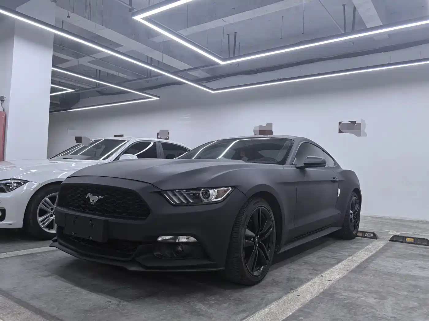 Photo 1 - Ford Mustang