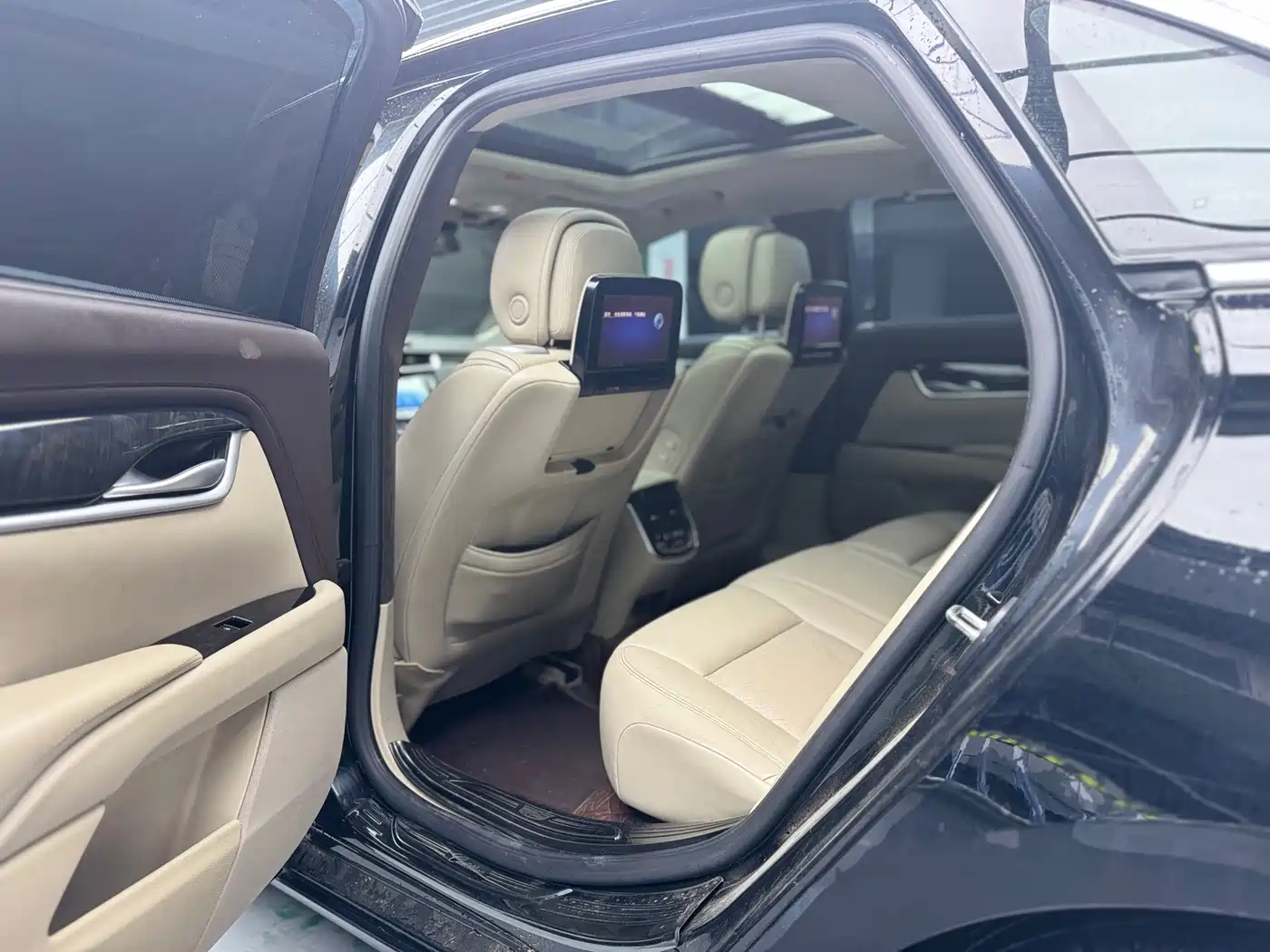 Cadillac XTS 2015 2014 28T Platinum Edition