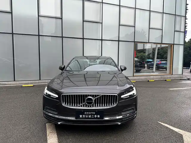Volvo S90 2024 B5 Momentum Luxury Edition — фото 2