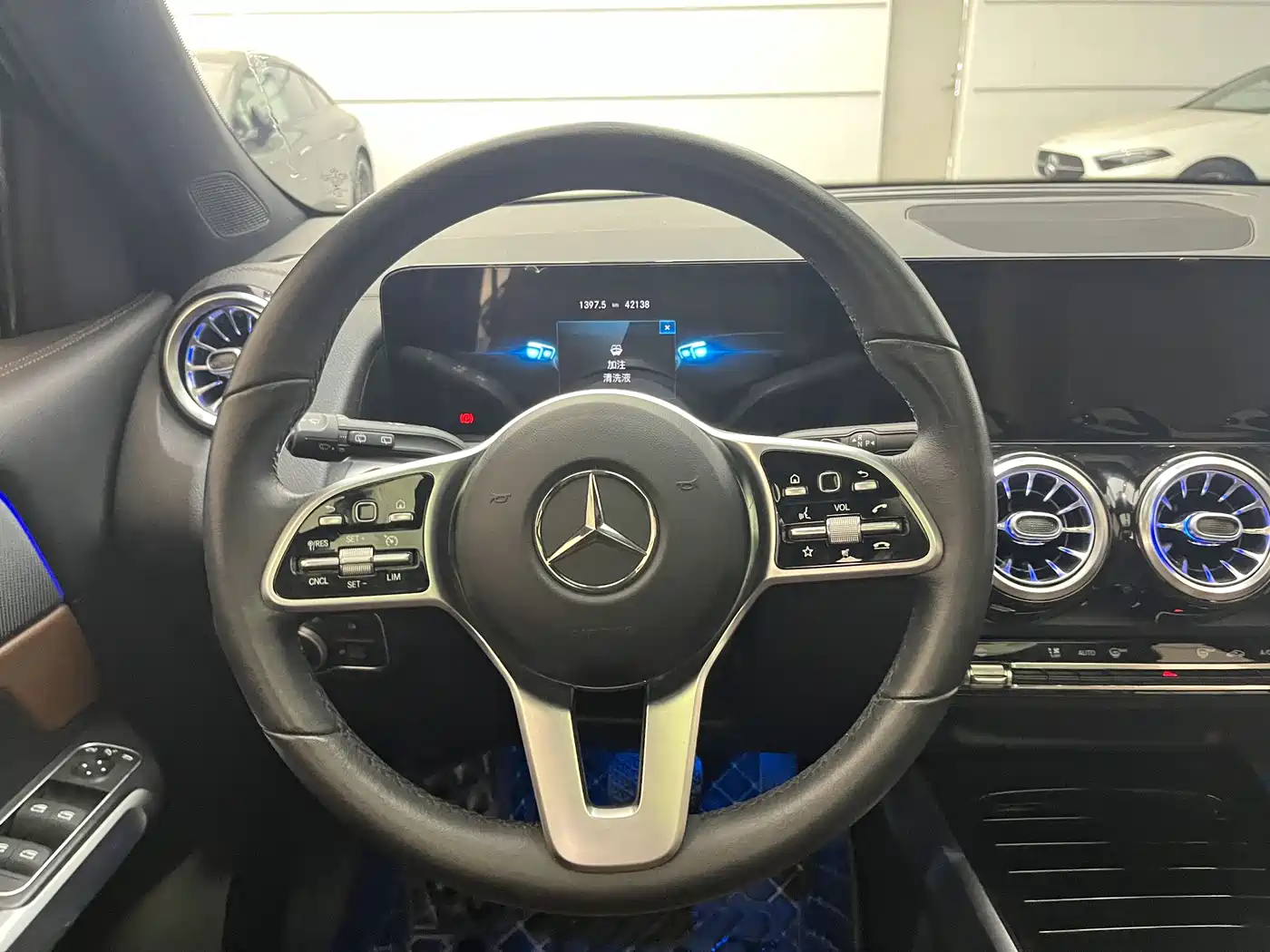 MERCEDES-BENZ GLB