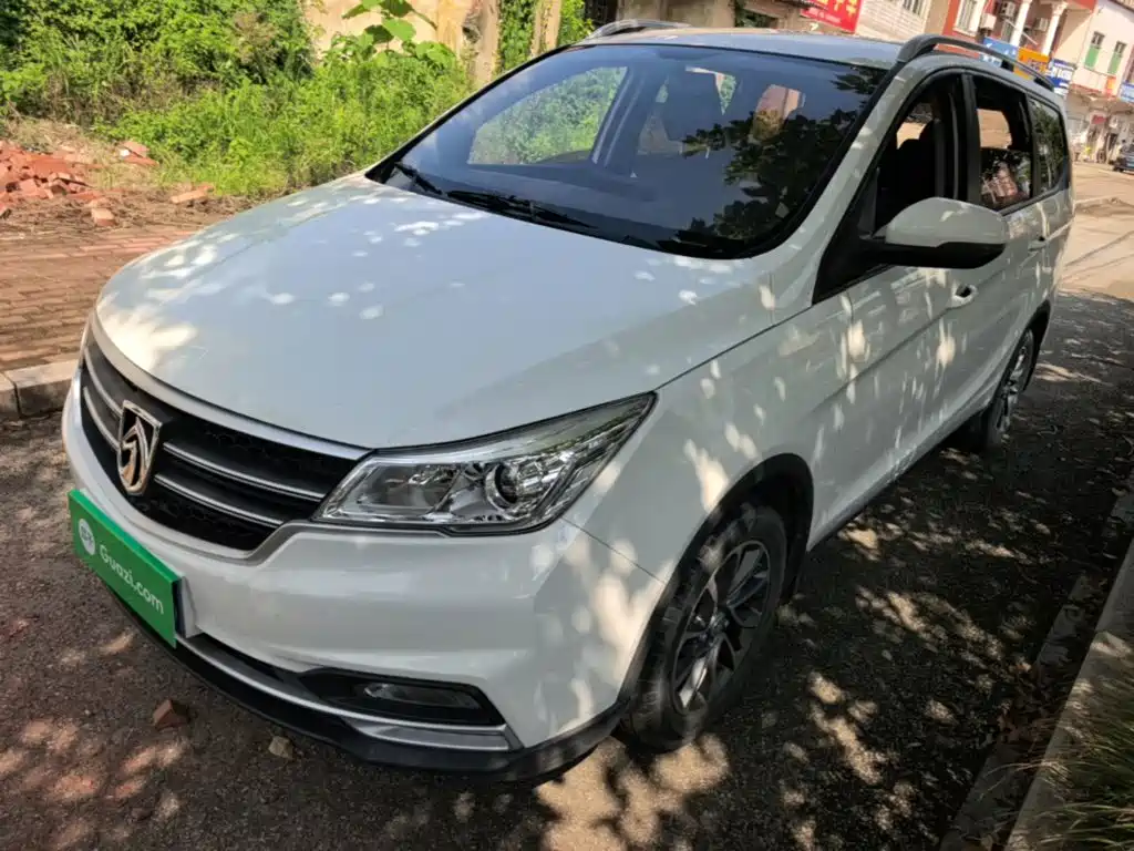 Baojun 730 2020 2019 1.5T Manual Fashion Edition 7-Seater China VI