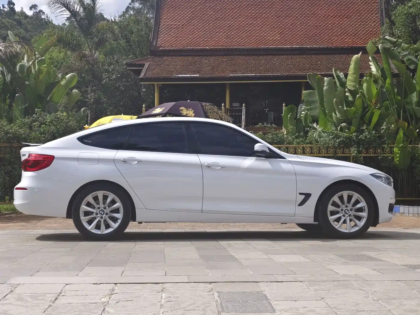 BMW 3 Series GT 2018 320i Fashion фото 19