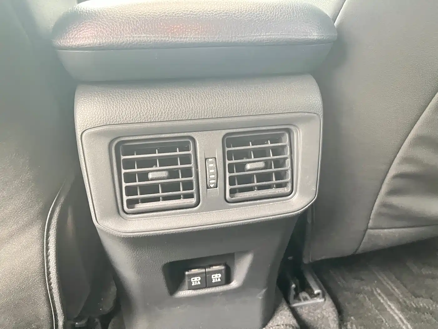 Toyota RAV4 Rongfang 2020 2.0L CVT 2WD Trend Edition фото 15