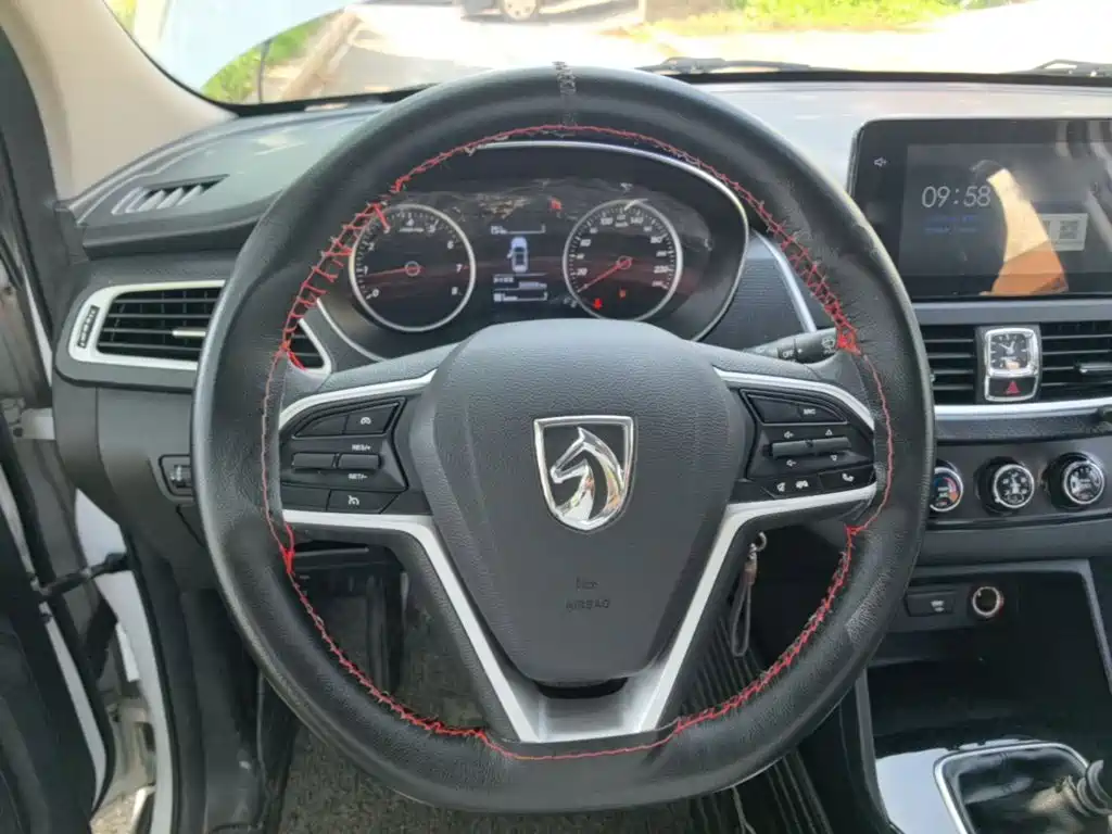 Baojun 730 2020 2019 1.5T Manual Fashion Edition 7-Seater China VI