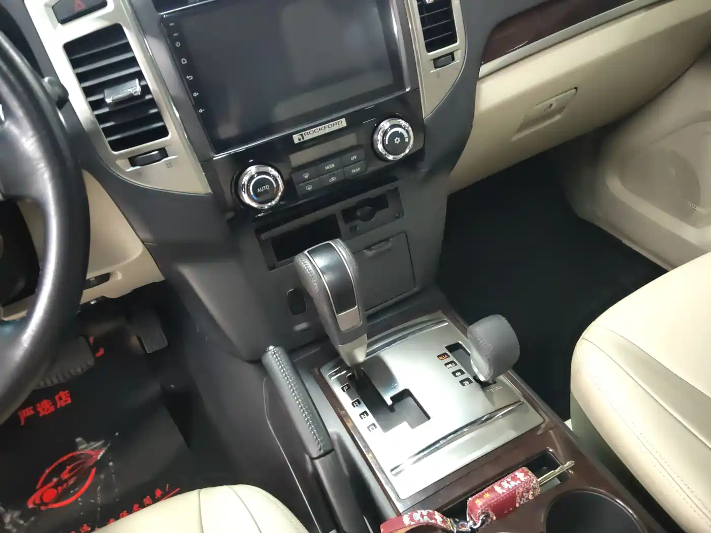 Mitsubishi Pajero (Import) 2020 3.0L Automatic Premium Edition фото 10