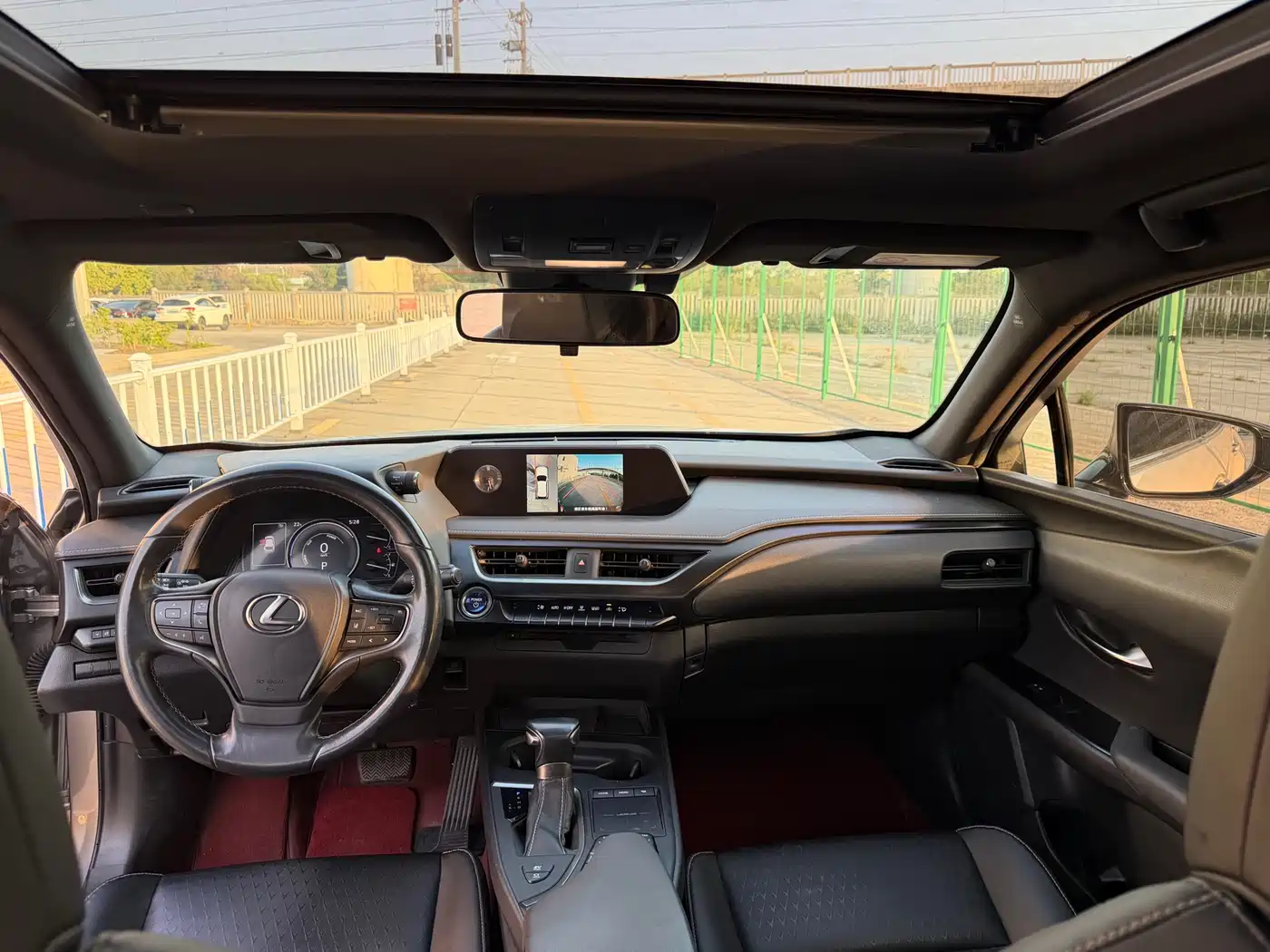 Lexus UX 2020 260h Explore Cool Edition фото 10