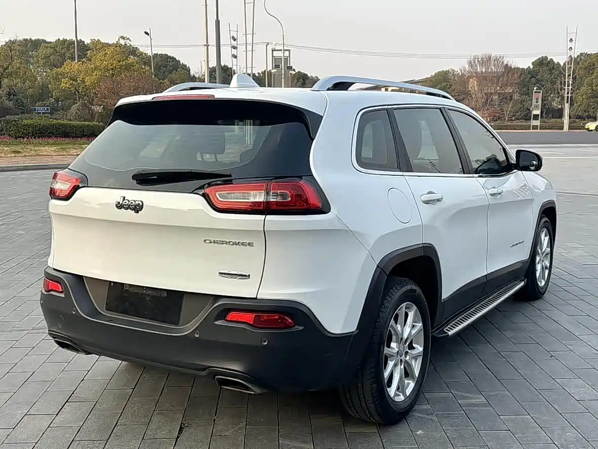 Jeep Cherokee (Import) 2015 2015 2.4L Elite Edition