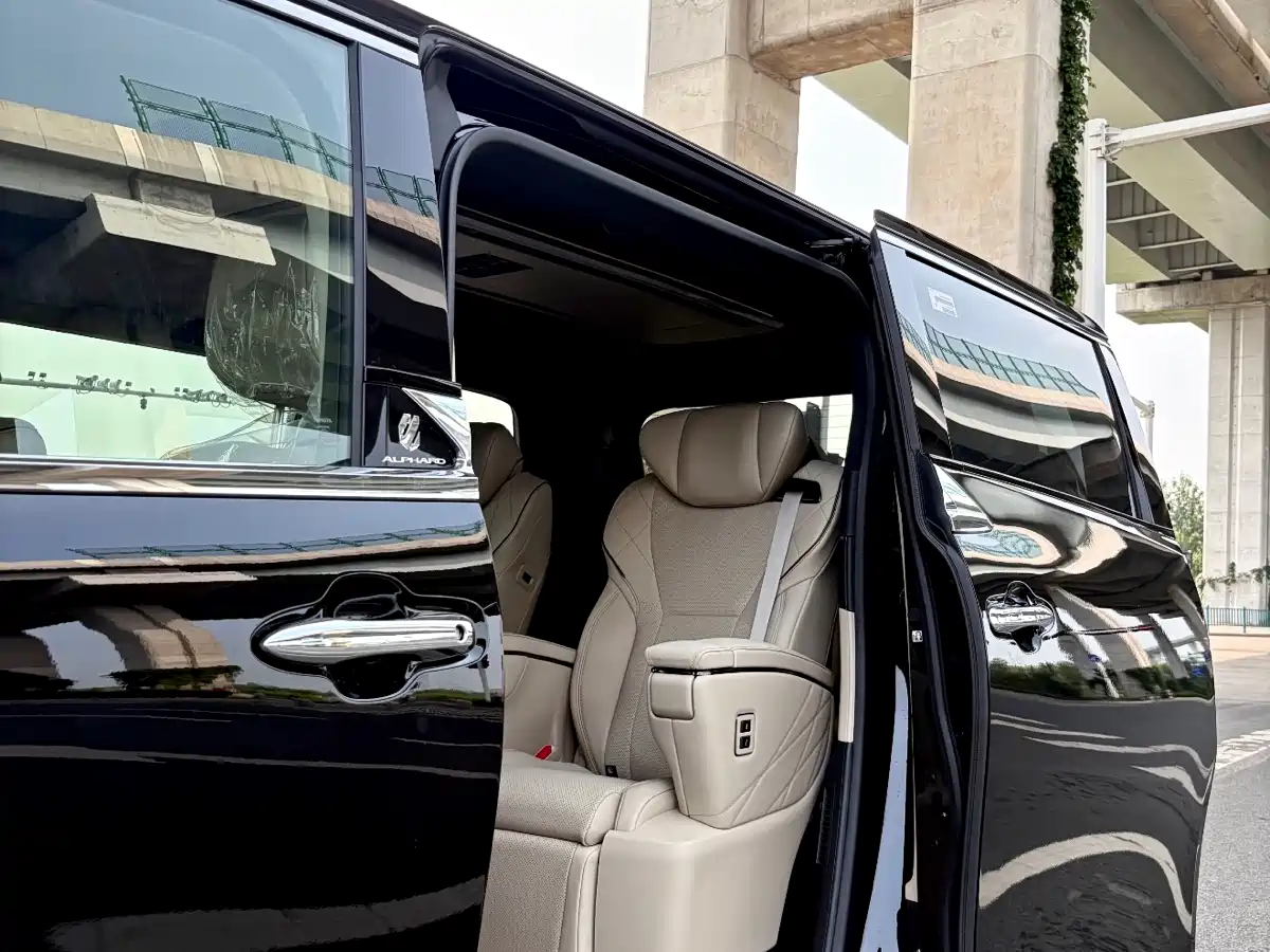 Toyota Alphard 2025 Hybrid 2.5L Prestige Gold Edition фото 9