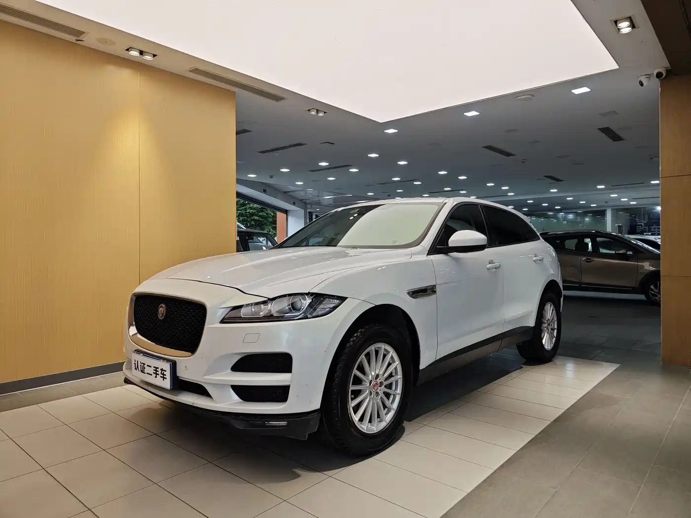 Jaguar F-PACE 2018 2018 2.0T 4WD Urban Premium Edition