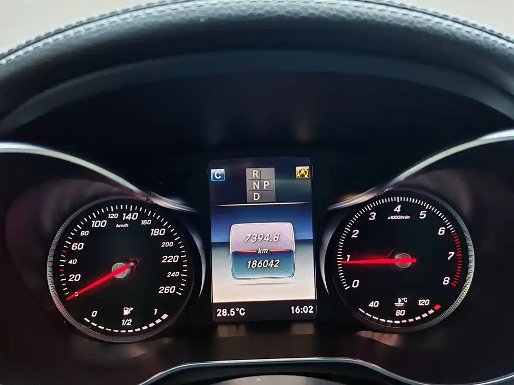 Фото 8 - Mercedes-Benz GLC