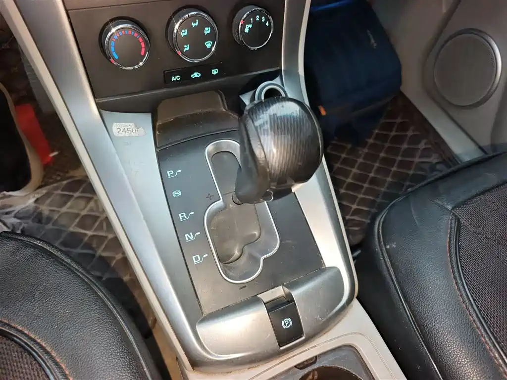 Chevrolet Captiva 2014 2.4L 2WD Urban 5-seater фото 14
