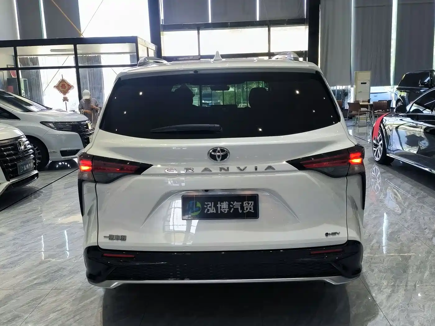 Toyota Granvia 2025 2024 2.5L Hybrid Premium PLUS