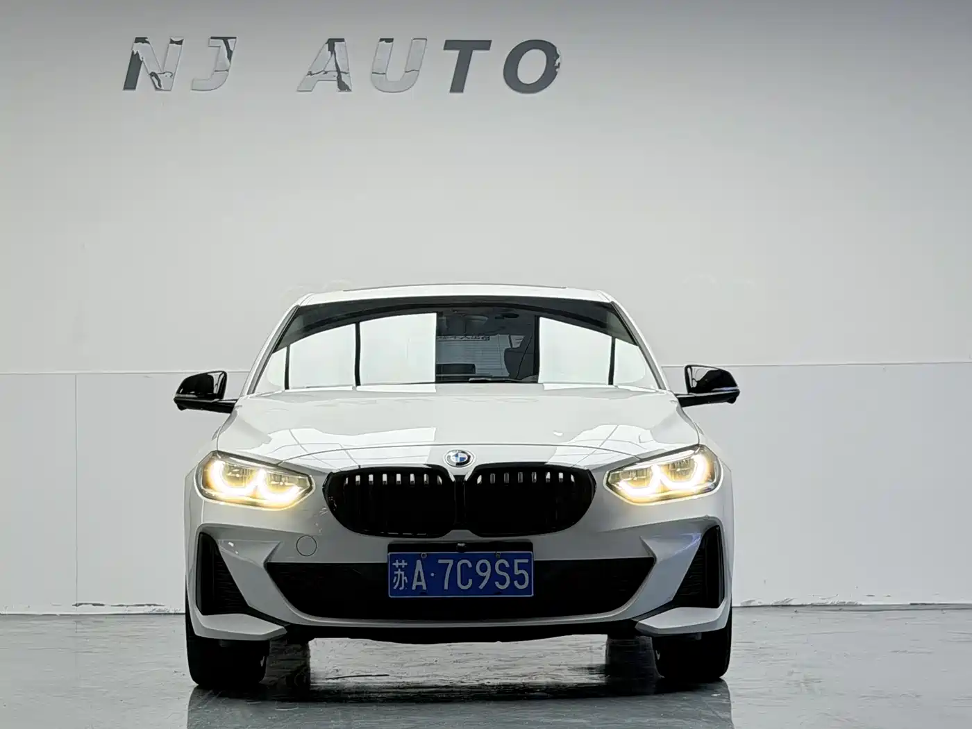BMW 1 Series 2023 125i M Sport Shadow Edition фото 2