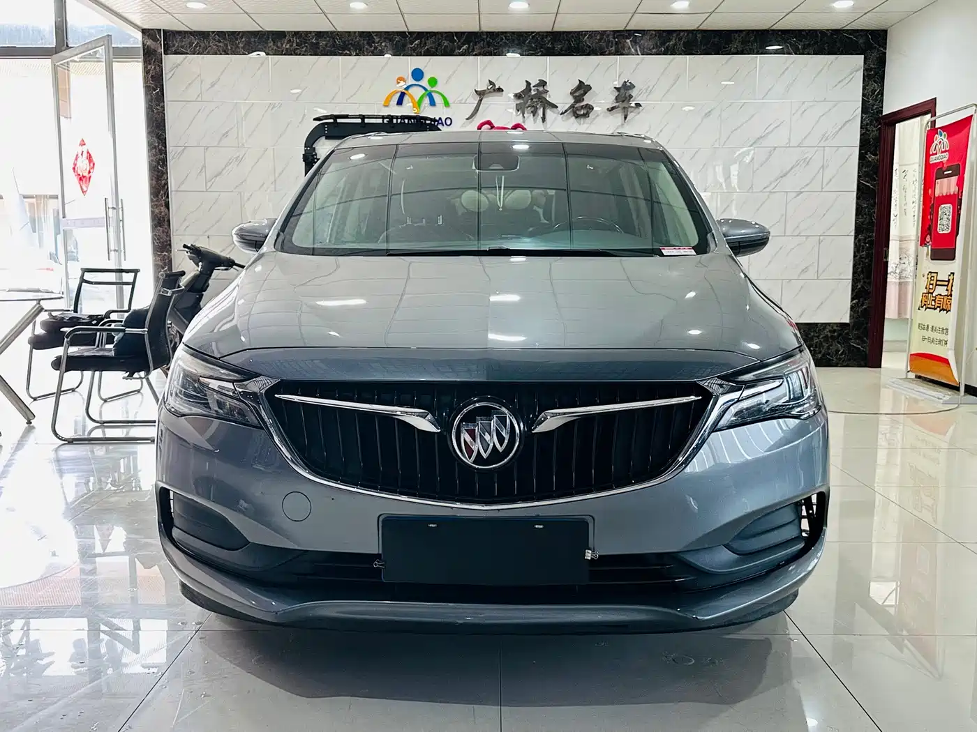 Photo 2 - Buick GL6