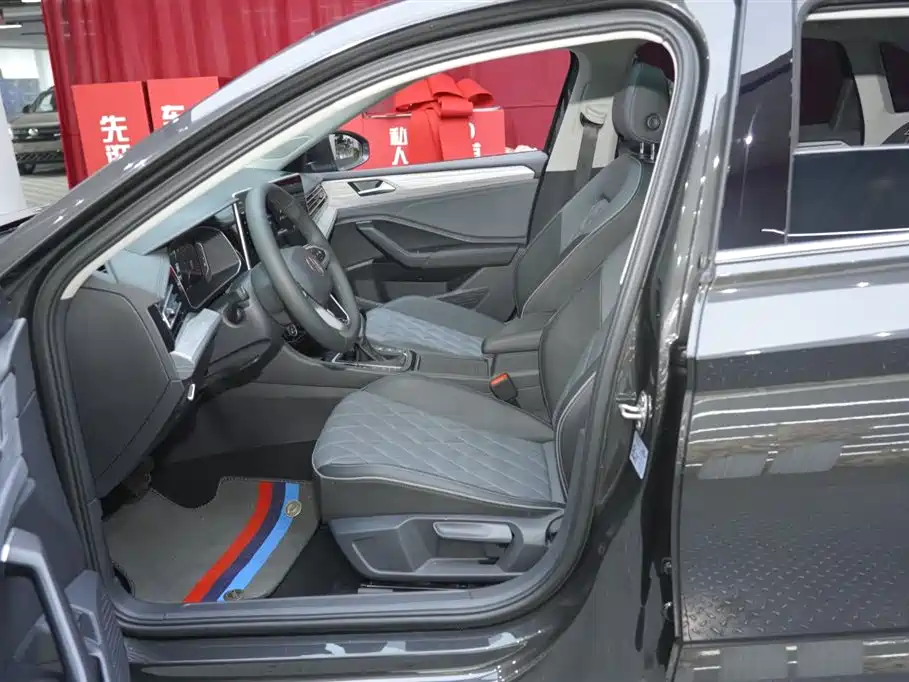 Volkswagen Sagitar 2023 300TSI DSG Surpassing Edition фото 17