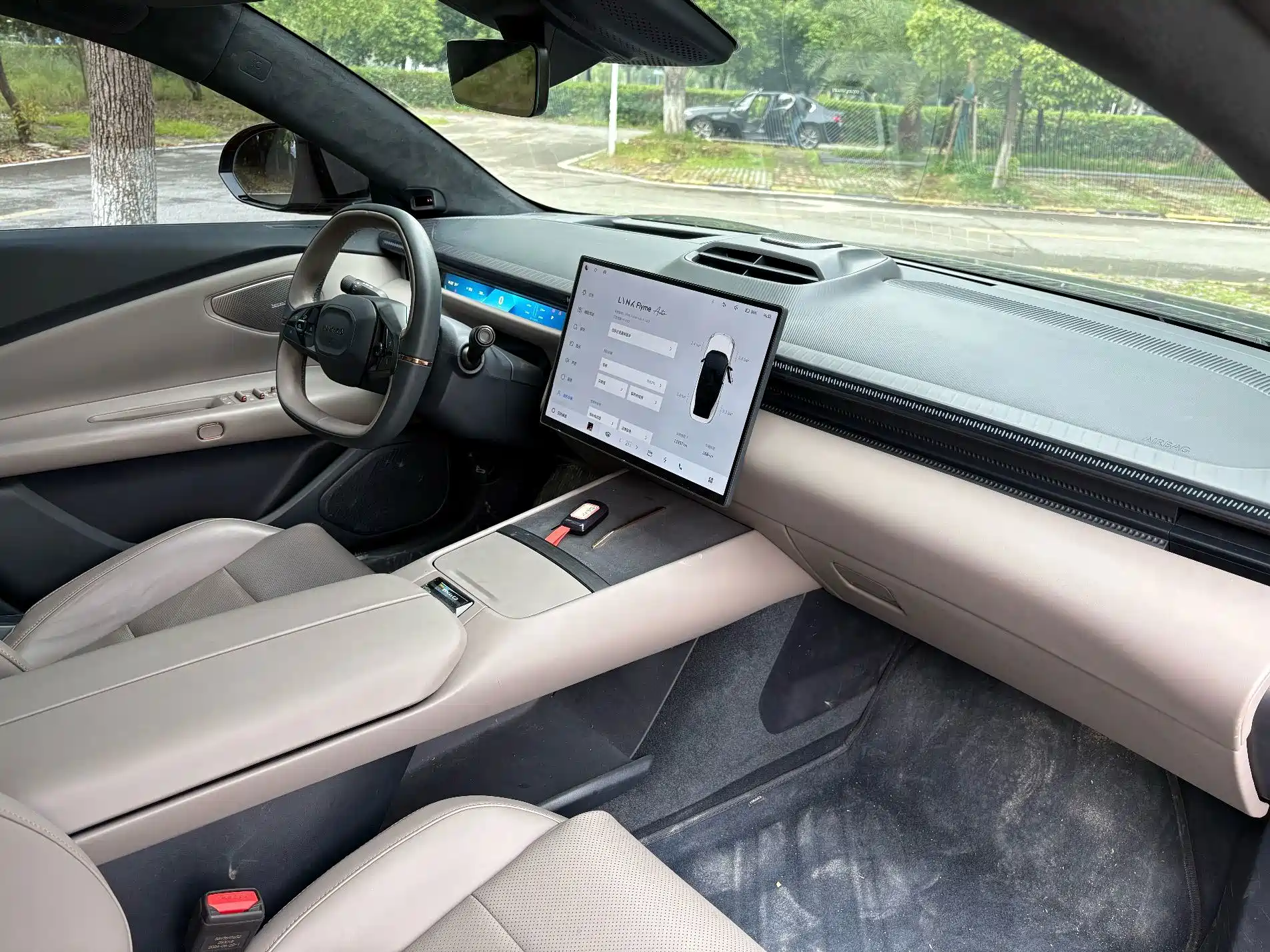 صورة 9 - Lynk & Co Z10