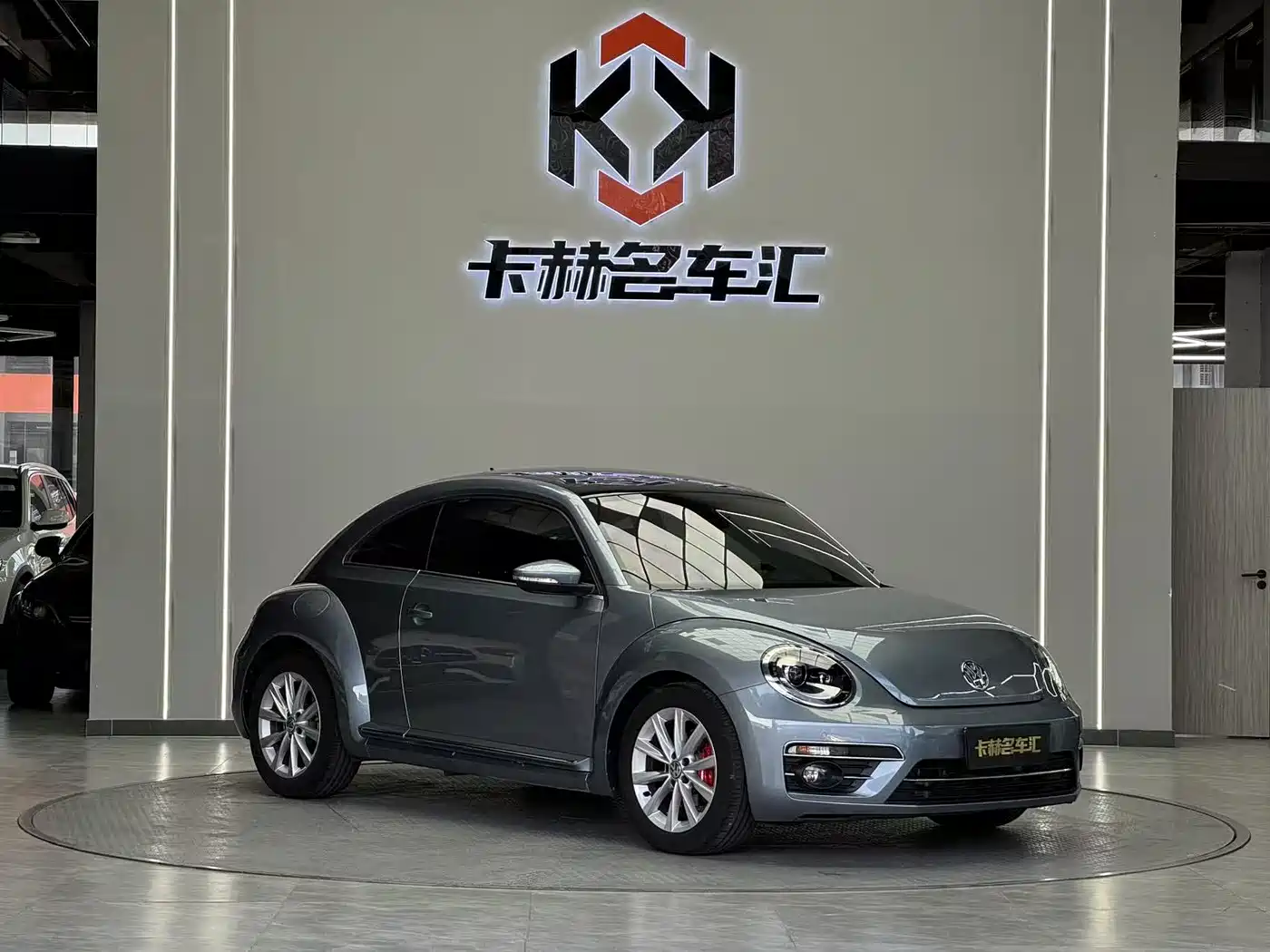 Volkswagen Beetle 2018 180TSI Trend Joy Edition фото 8