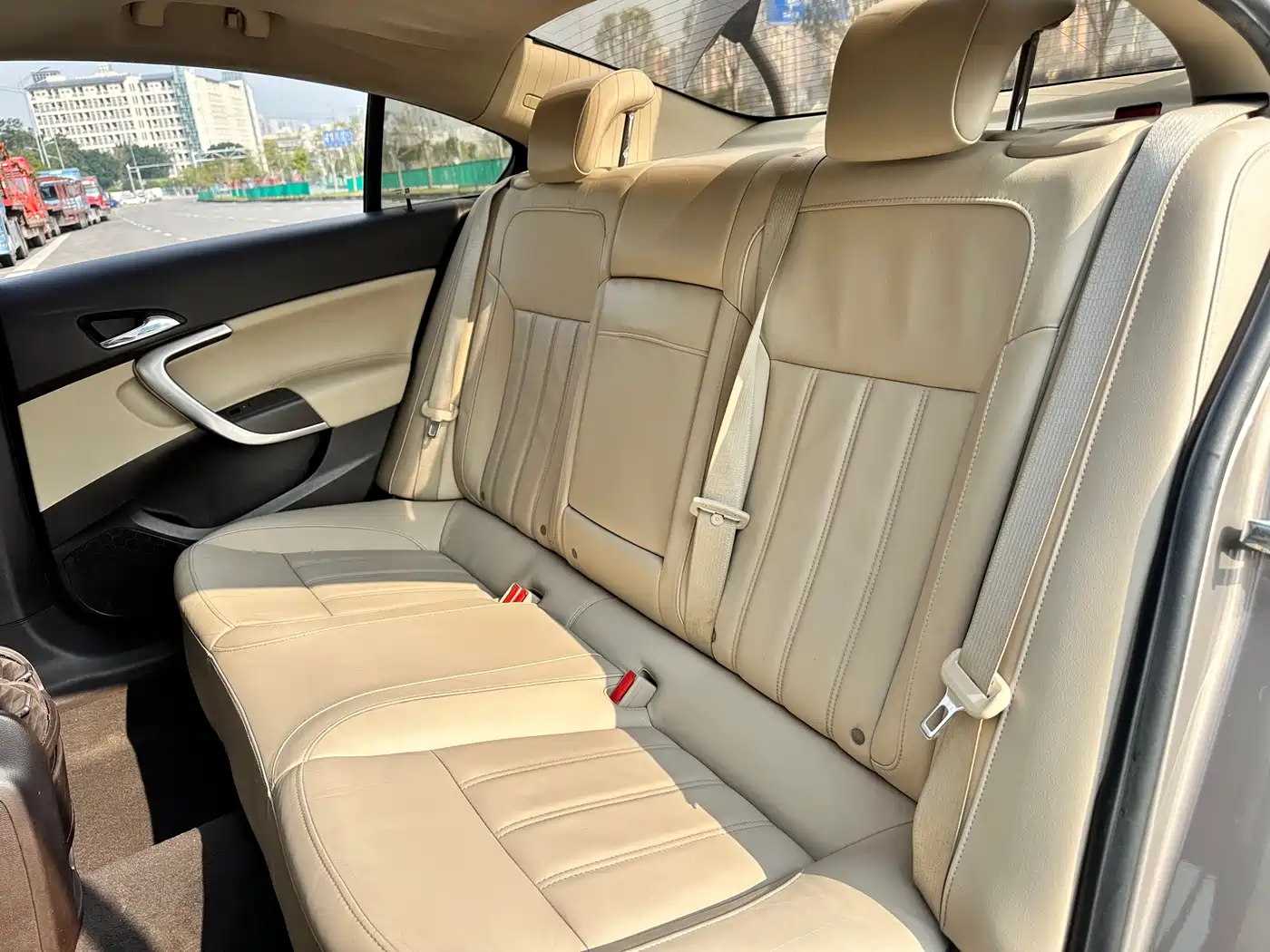 Buick Regal 2010 2.0L Expo Edition фото 27