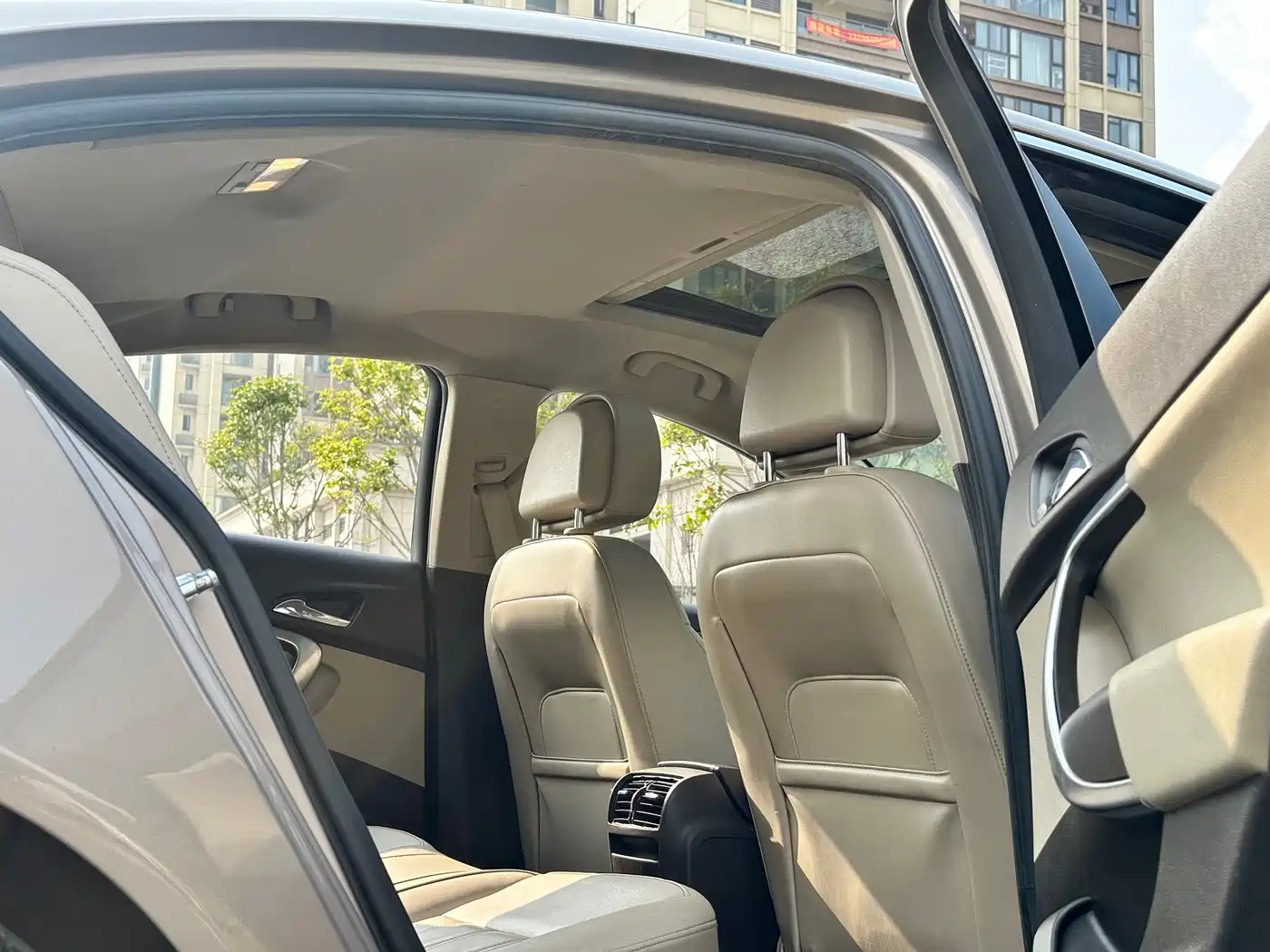 Buick Regal 2010 2.0L Expo Edition фото 24