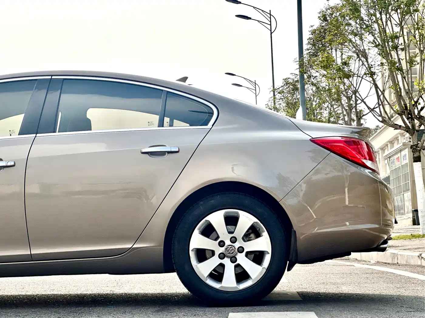 Buick Regal 2010 2.0L Expo Edition фото 9