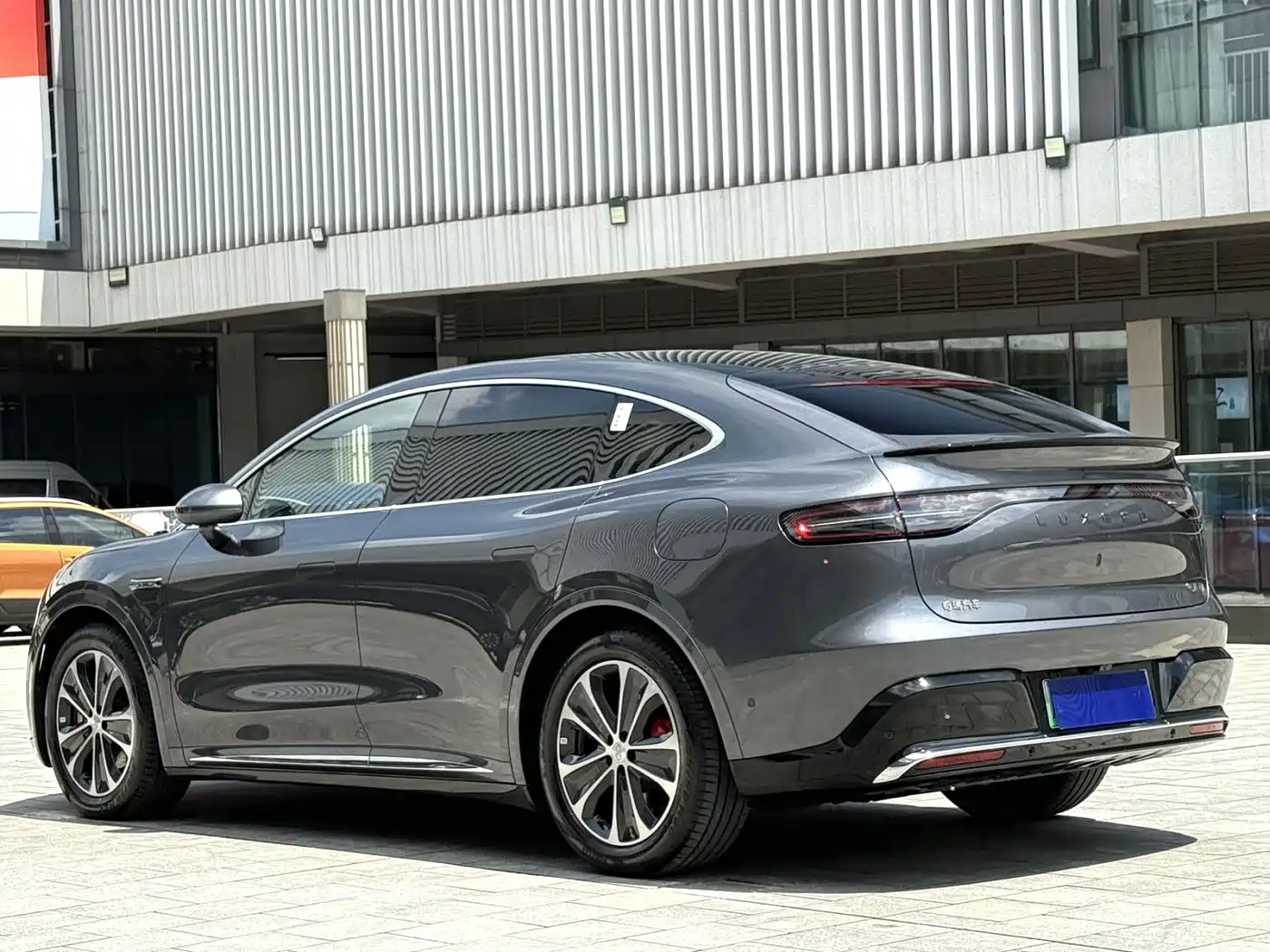Фото 9 - Zhijie Luxeed R7