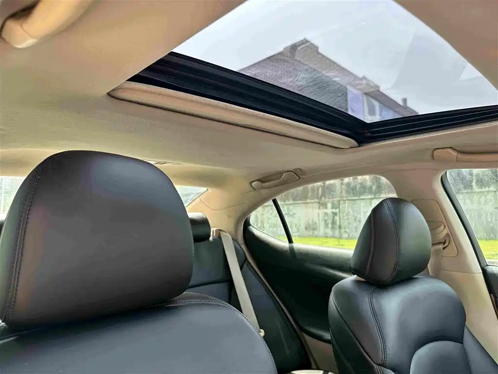 Фото 22 - Lexus IS