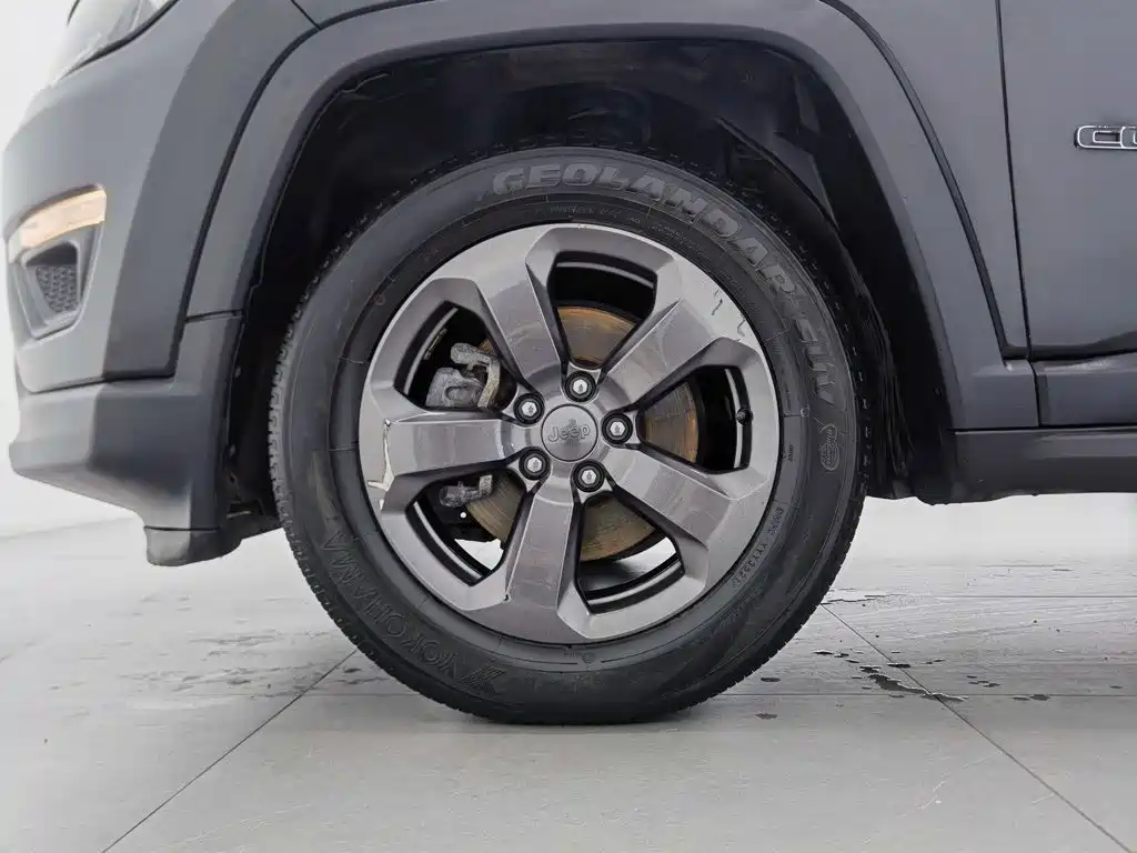 Фото 17 - Jeep Compass