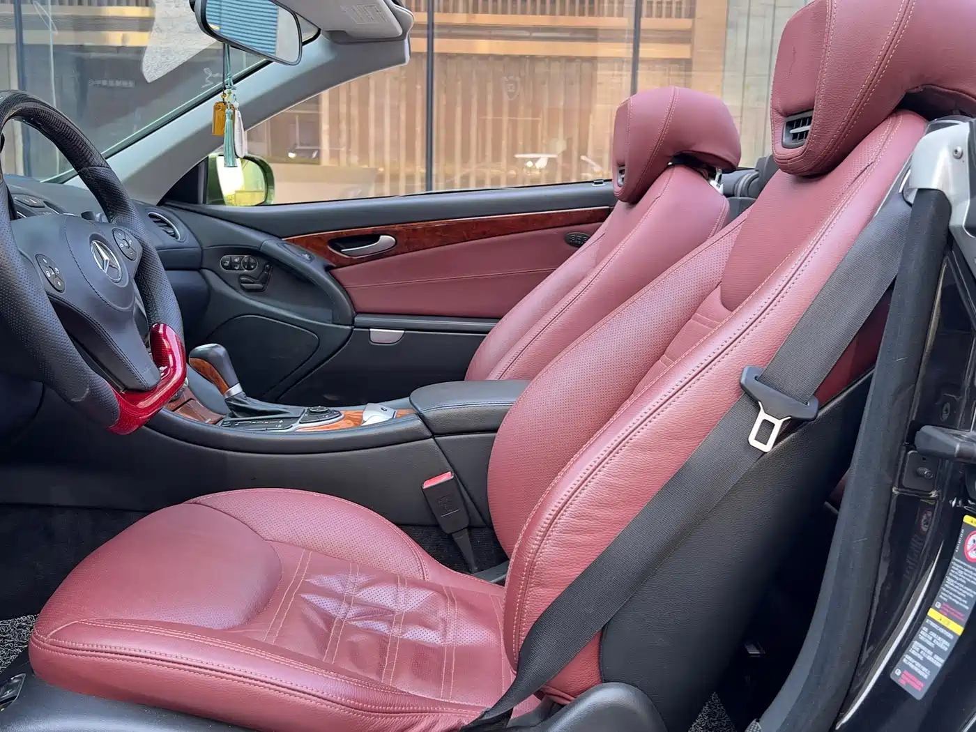 Mercedes-Benz SL-Class 2010 SL 300 фото 16