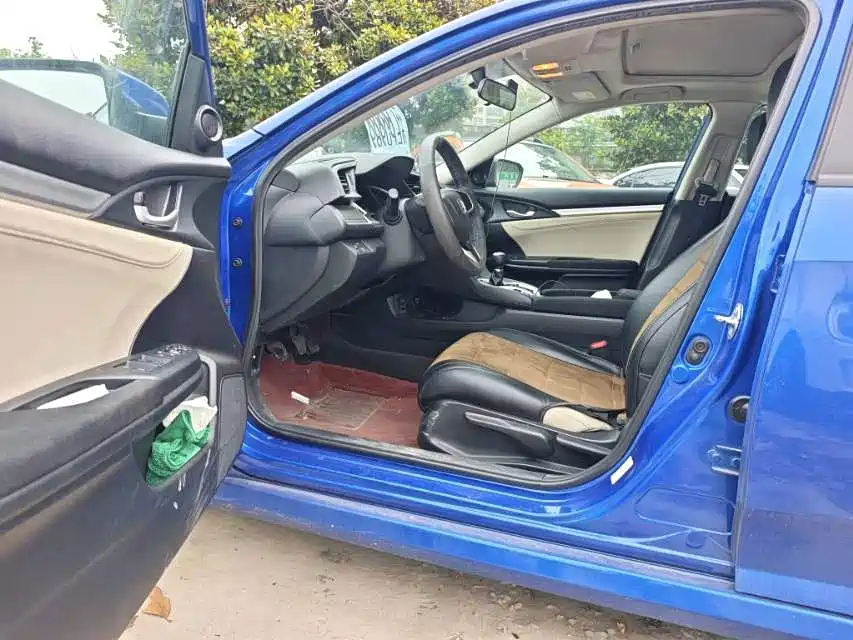 Фото 8 - Honda Civic