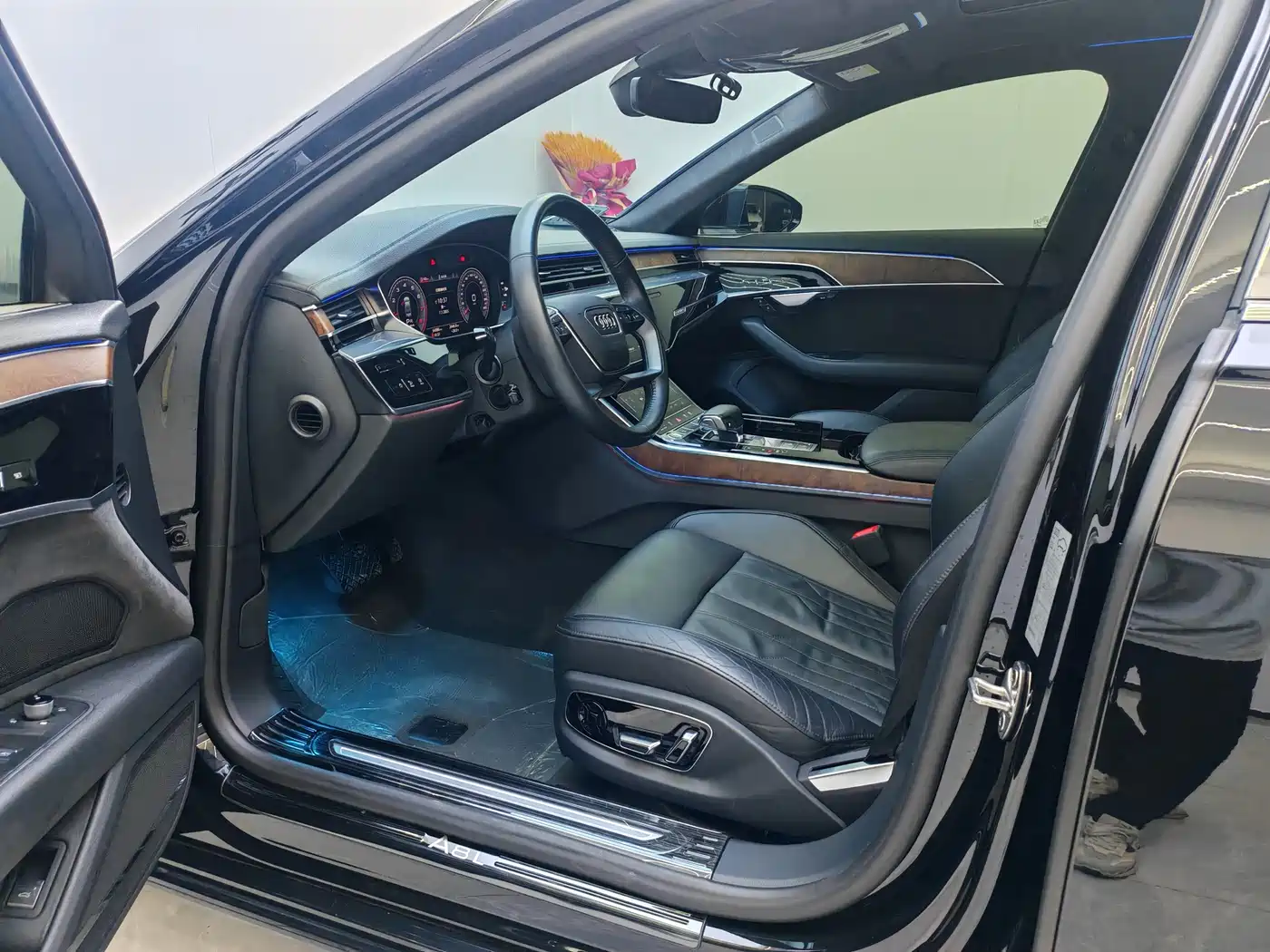 Audi A8 2018 A8L 55 TFSI quattro Launch Premium фото 5
