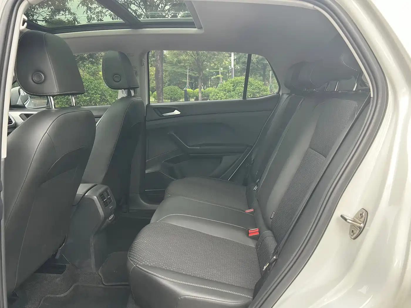 VOLKSWAGEN EXPLORING THE SHADOW